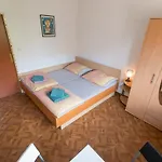 Svetluska Homestay *